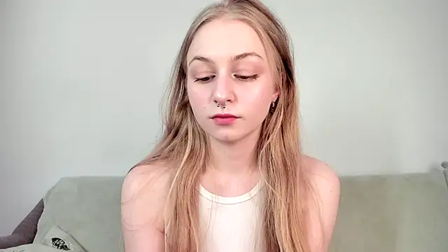 MiaMews Live XXX Chat