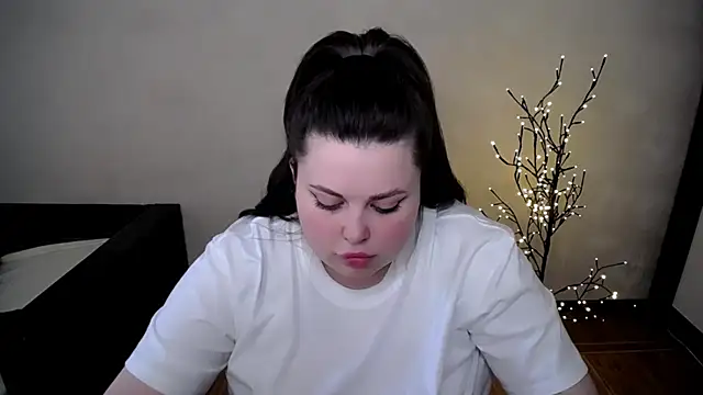 Emily_Mo Adlı Modelin Canlı XXX Sohbeti