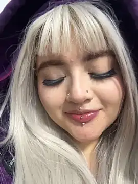 Chatroom XXX en direct de lya_nekko_