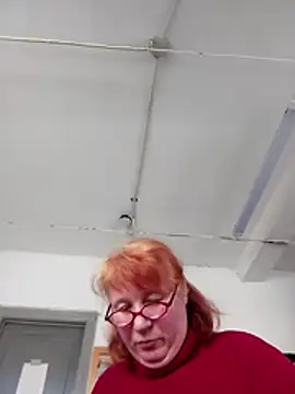 SquirrelFine live XXX chat