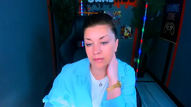 AnaMills élő XXX-chatje