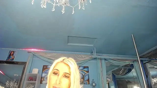 XXX chat uživo modela ADRIANNA_FOX