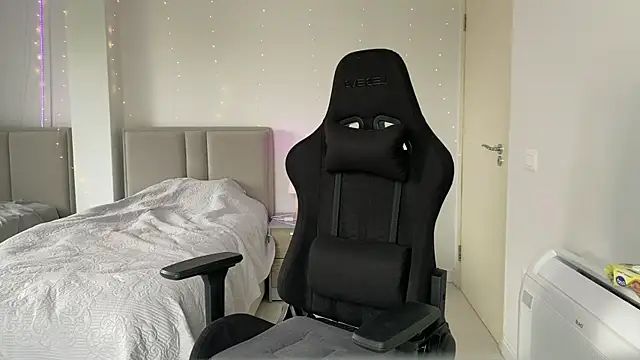 PrincesSsLilu's Live XXX Chat