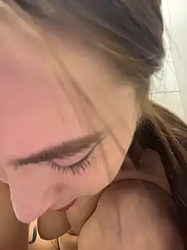 Holly_Playn Webbikameraesitys