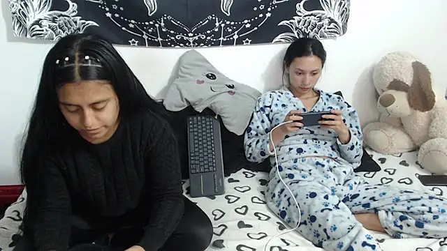 emily_n_abby Pertunjukan Webcam