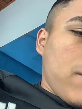 Emiliano_Reyes – Live XXX-chat
