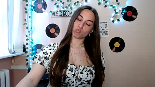 Show modela Cutie__Mia na web-kameri