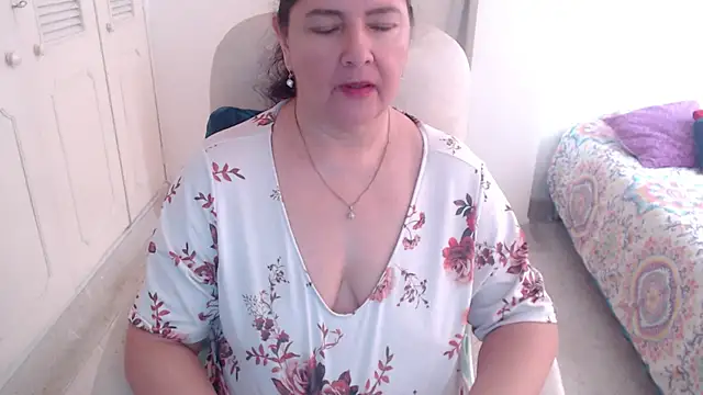 leonela_69's Live XXX Chat