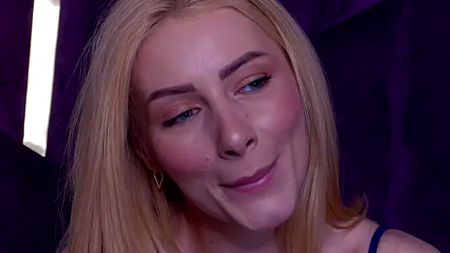 AngieShaen Webbikameraesitys