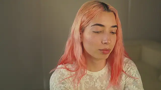 dearnina_ élő XXX-chatje