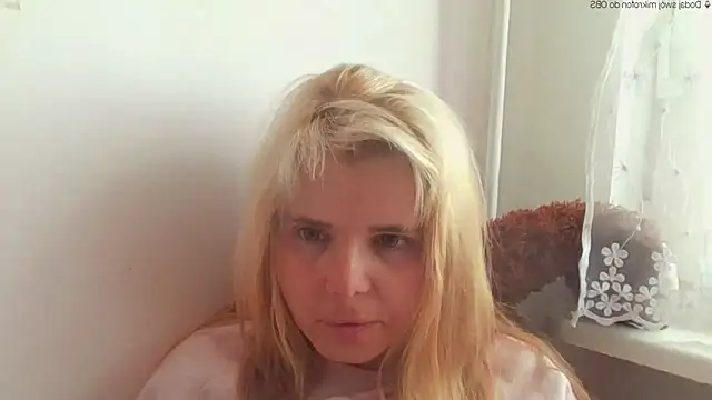 HornyElena Live XXX-Chat