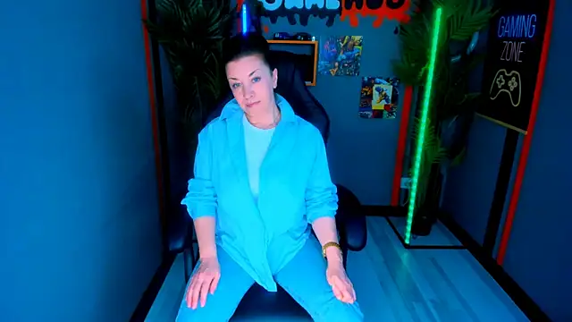 AnaMills Adlı Modelin Canlı XXX Sohbeti