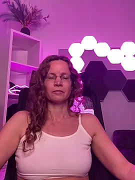 AnnikaRose Adlı Modelin Canlı XXX Sohbeti