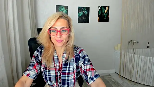 MuseOfStage Adlı Modelin Canlı XXX Sohbeti