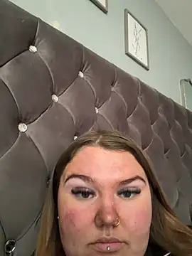 Chat +18 de BeeMay22 ao vivo
