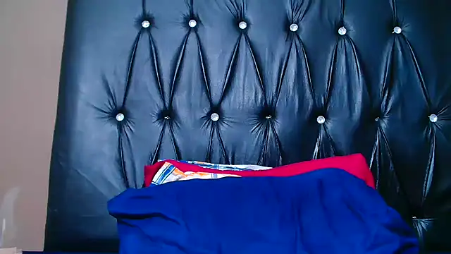 BERNINIBLUSHX89's Live XXX Chat