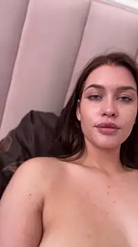KikiWatson Show in webcam