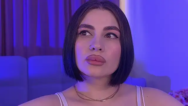 AdrianaToress' Live XXX Chat