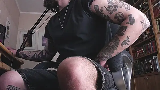 Chatroom XXX en direct de FindomJason