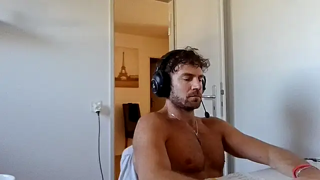 alpha-hunk live XXX chat