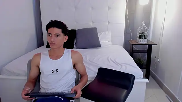 Alejo-and-Thiago's Live XXX Chat
