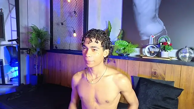 AlanCutee Adlı Modelin Canlı XXX Sohbeti