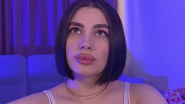 AdrianaToress' Live XXX Chat