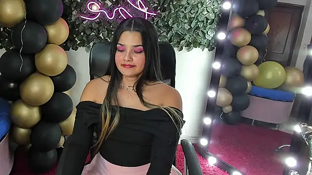 XXX chat uživo modela DestinyHills