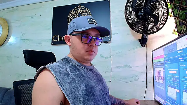 maximo_daddy élő XXX-chatje