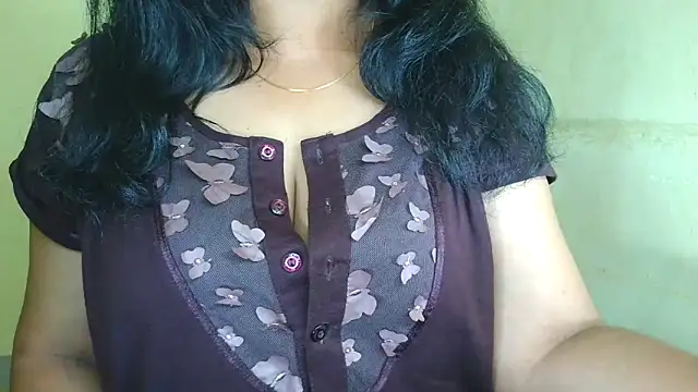 Mallu_MayaMadhavn Webbikameraesitys