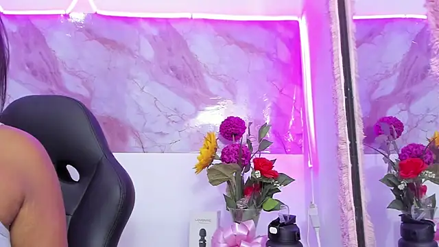 _1Noah_'s Live XXX Chat