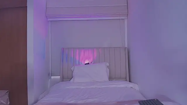 ArianaReynoldss' Live XXX Chat