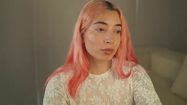 dearnina_ élő XXX-chatje