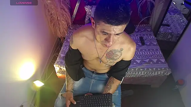 Pokazy przed kamerką – Nickk_21_