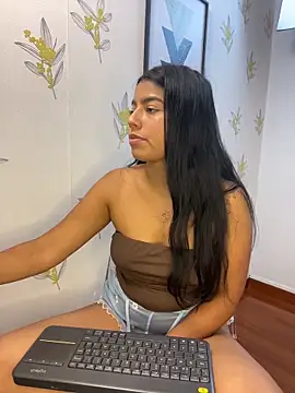 Chat +18 de Laia_white ao vivo