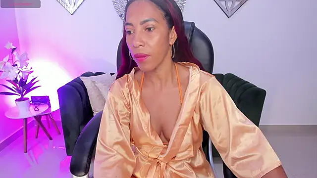 Shantaall_ Adlı Modelin Canlı XXX Sohbeti