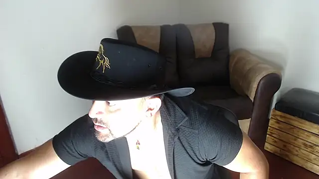 Онлайн чат XXX AlejoMoretti