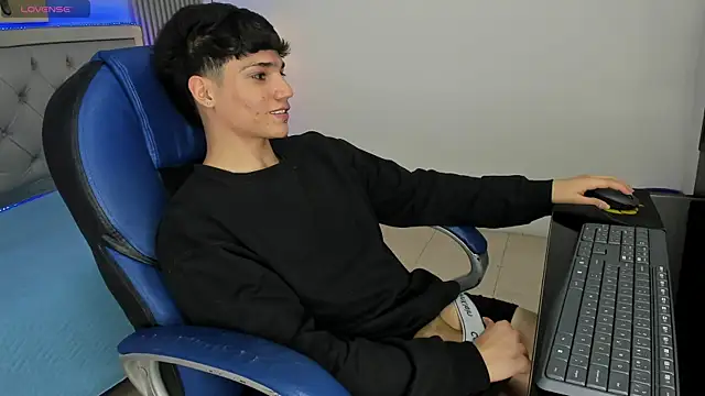 SamBlack_ live XXX chat