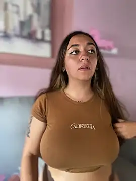 Im_Luuu élő XXX-chatje
