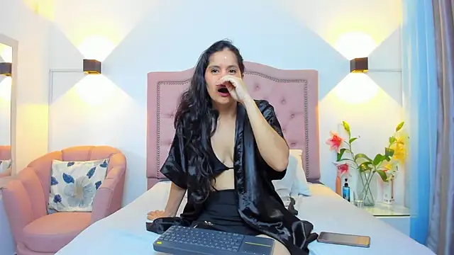 Paulynavera Chat XXX in diretta