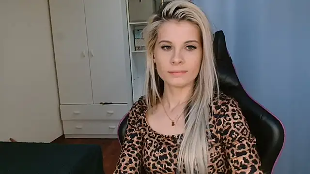 Chatroom XXX en direct de KristineGlow