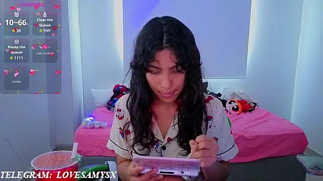 Lovelyamyy élő XXX-chatje