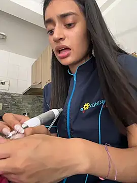 leilani_X 即時 XXX 聊天
