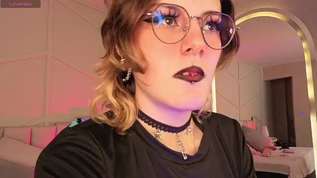 Rossiee_huntt – webcam-show