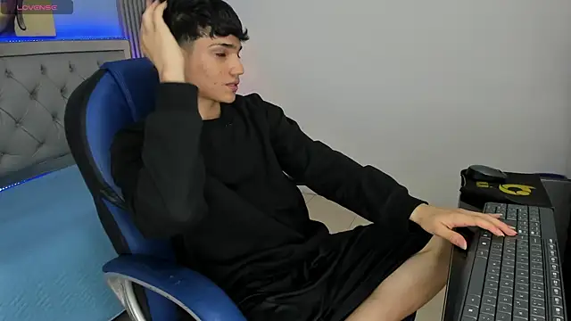 SamBlack_ élő XXX-chatje