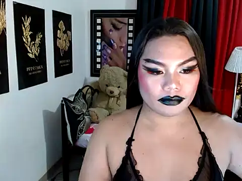 TSbrianaHugeCock 在線直播表演