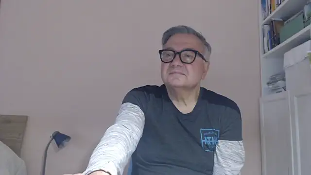 YOU6me: διαδικτυακό σόου στην κάμερα
