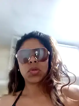 Show modela tumamidivina na web-kameri