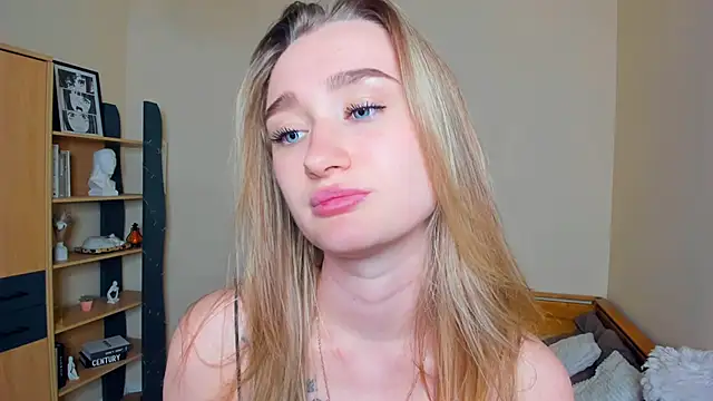 VioletteClaire élő XXX-chatje
