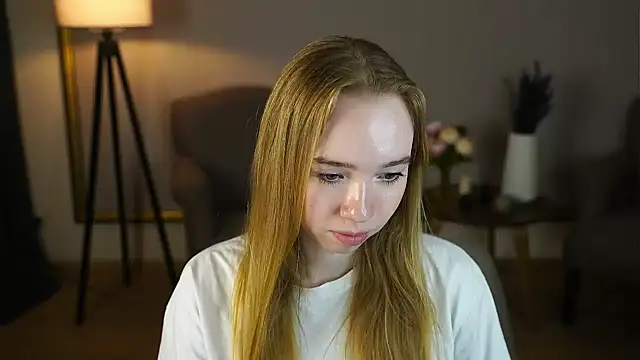 Онлайн чат XXX NettieRegine